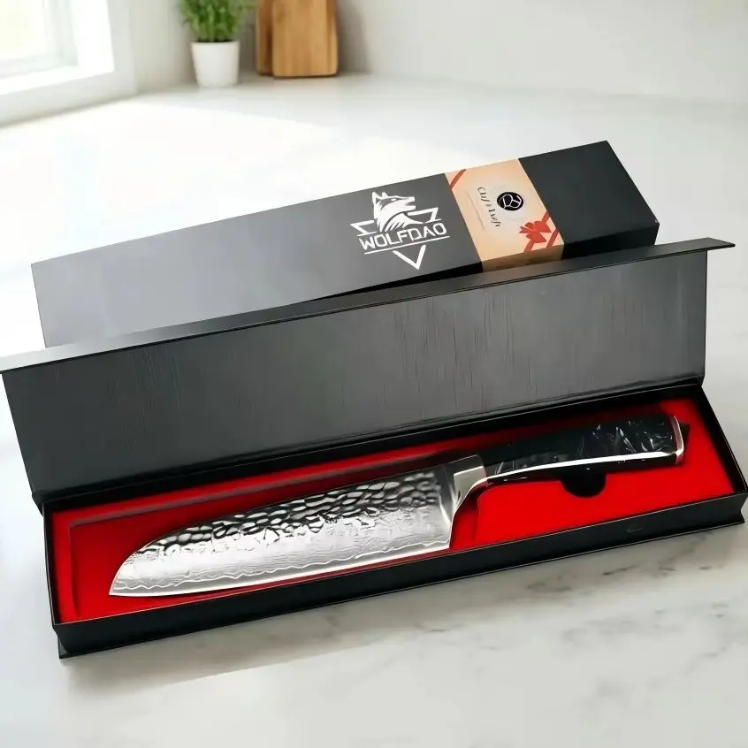 SAEIV This Santoku knife made of 67 layers of Damascus steel impresses with its unique grain. The ergonomic handle is comfortable in the hand and is suitable for a variety of kitchen work It comes in an elegant gift box